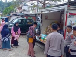 Operasi Pasar Murah Polsek Batu Ampar dan Bulog Diserbu Warga, 960 Liter Minyak Kita Ludes Terjual